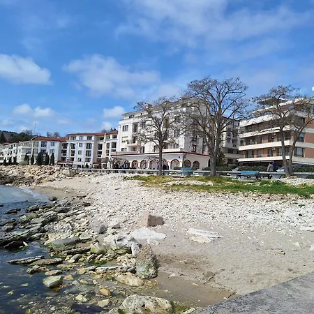 Apartment Maraya 2, Carpe Diem Complex, Balchik, Free Parking *